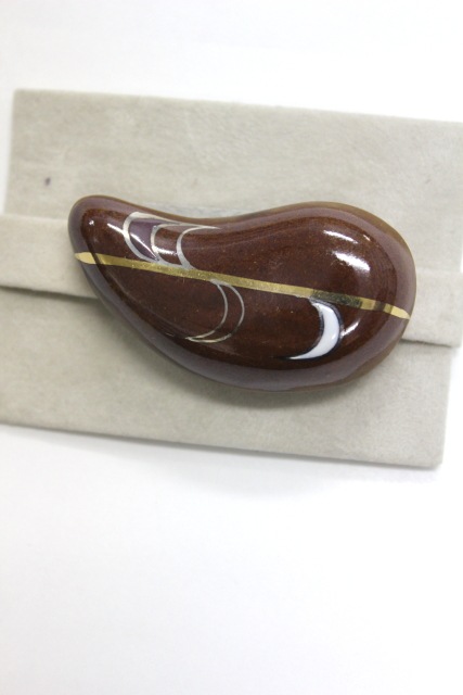 清水焼帯留「勾玉型/三日月模様」 | すべての商品 | きものサロンながしま