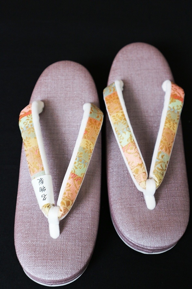 【京都きもの.com】￥１～　 お洒落！　正絹　名物裂　生地使用　草履　17 京都きもの.com￥１～ お洒落！ 正絹 名物裂 生地使用 草履 Ｍ-13