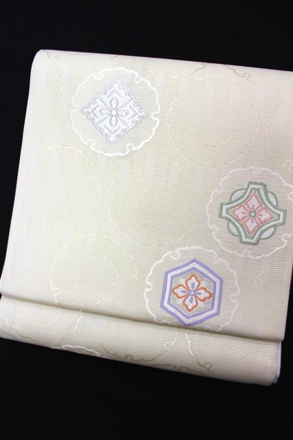 A5 唐織 雪輪に季節の花々 銀色 六通 正絹 薄物 絽 紗 フォーマルな袋帯 A5 唐織 雪輪に季節の花々 銀色 六通 正絹 薄物 絽 紗