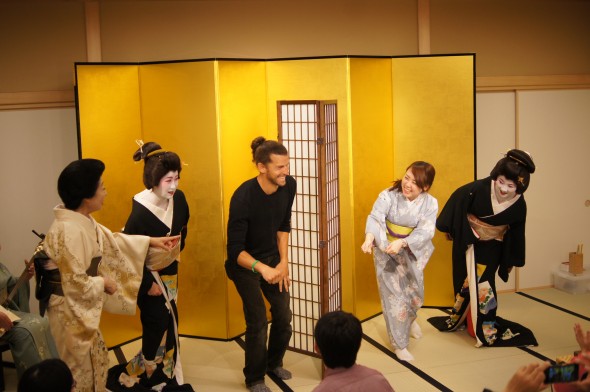 11��26�����ڡ� ��GEISHA����Į�ݼԤȤ�����ͷ�ӡ������������