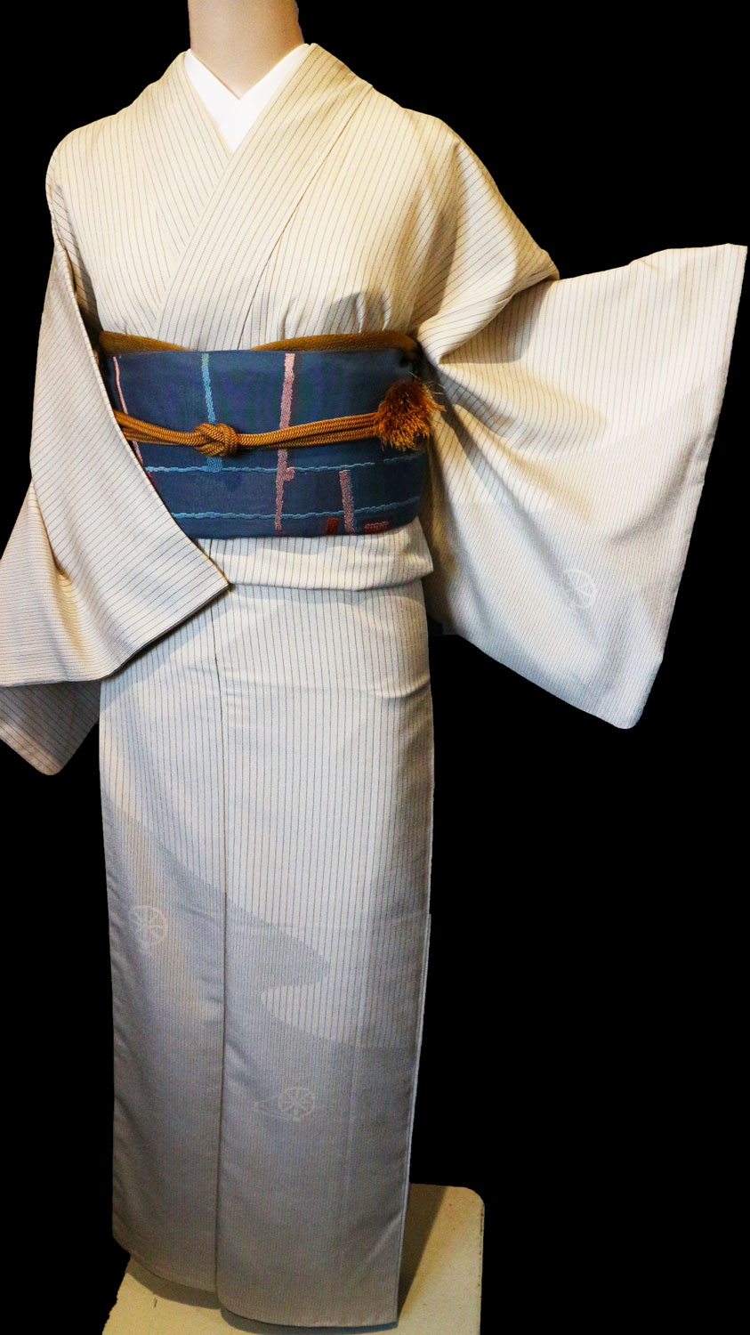 塩沢 お召し 御召 着物 中古 正絹 袷 カジュアル 縞模様 絹鼠色 黒色 身丈166cm 裄66.5cm L トール きもの北條 A1003-5 塩沢 お召し 御召 着物 正絹 袷 カジュアル 縞模様 絹鼠色 黒色 身丈