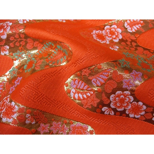 金襴生地 定番　-箔流水に花衣-