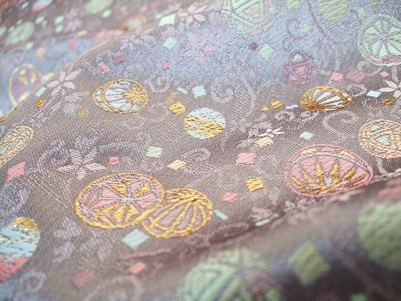 金襴生地 定番　-手毬に唐草-