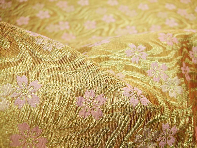 金襴生地 定番　-金流水にさくら-