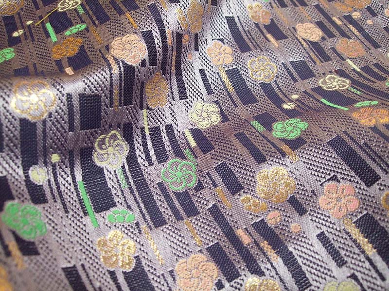 金襴生地 定番　-ねじり梅に短冊文-