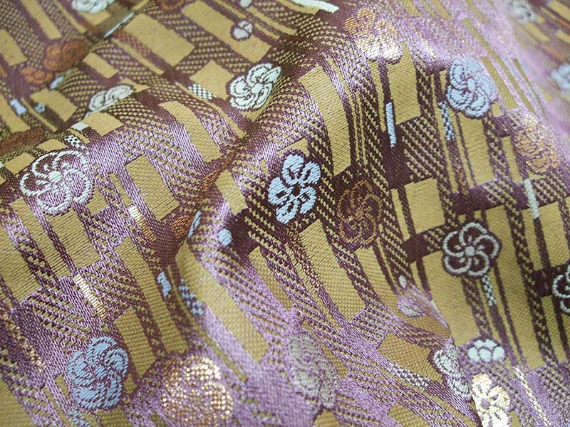 金襴生地 定番　-ねじり梅に短冊文-