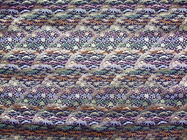 金襴生地 定番　-笹桜に雪つゆ芝-