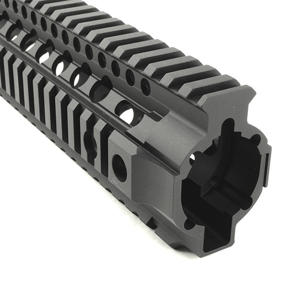 MADBULL Daniel Defense OmegaX 12インチ FSP ハンドガード ブラック