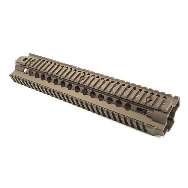 MADBULL Daniel Defense OmegaX 12インチ ハンドガード デザートカラー (DD Licensed)
