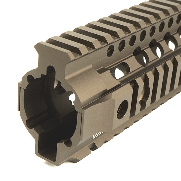 MADBULL Daniel Defense OmegaX 12インチ ハンドガード デザートカラー (DD Licensed)