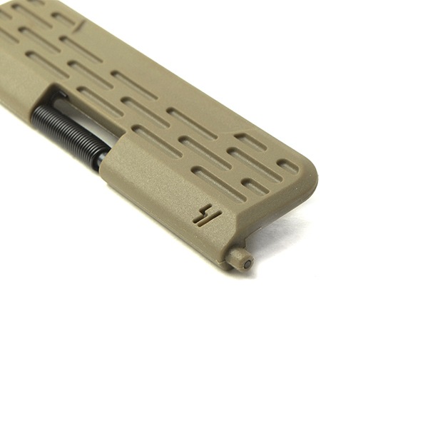 MADBULL STRIKE INDUSTRIES Ultimate ダストカバー AR15/M4 GBB用 デザートカラー (SI Licensed)