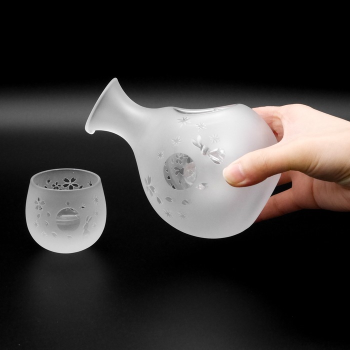 月見うさぎ 桜 冷酒徳利 | 北一硝子 まごころお届け便