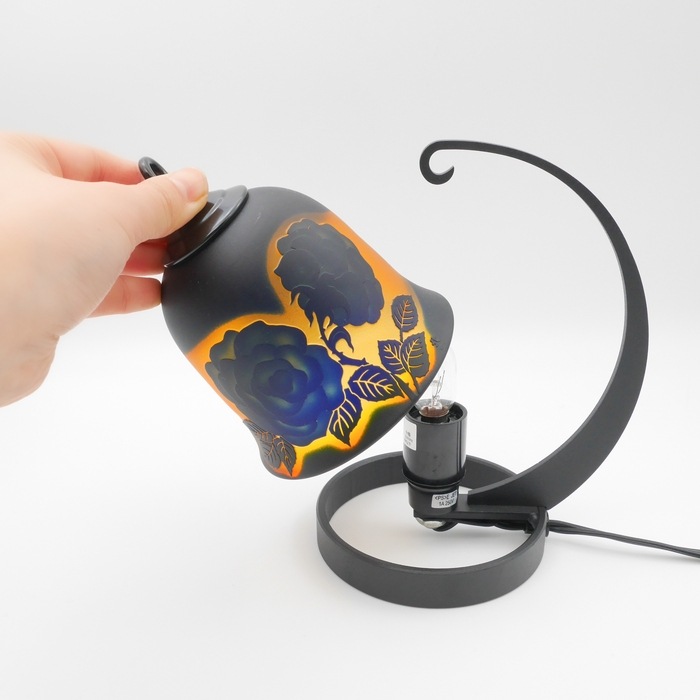 573 バラ彫刻のガラス製ランプ ランプ「バラ(II)」 | 川島政則ステンドグラス工房