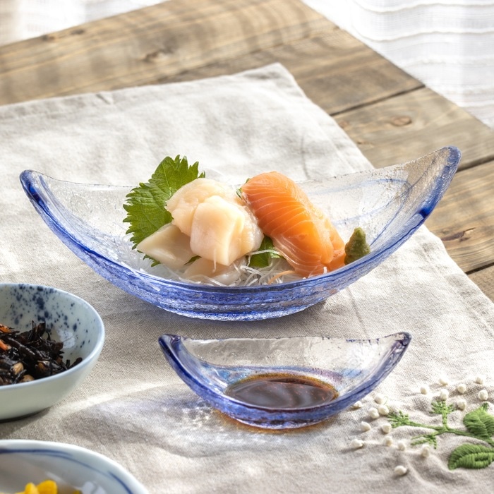 骨董　時代ガラス　希少　魚型　鯉　下駄脚付　プレスガラス　長皿　刺身皿　１客 骨董 時代ガラス 希少 魚型 鯉 下駄脚付 プレスガラス 長皿 刺身皿