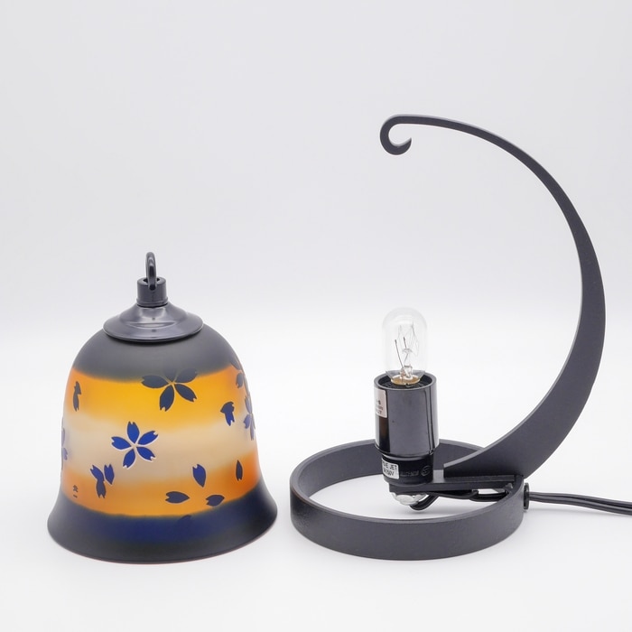 チェコ硝子花瓶　箱付き　お値下げ❗️ チェコ硝子花瓶 箱付き お値下げ❗️ 美術品・アンティーク