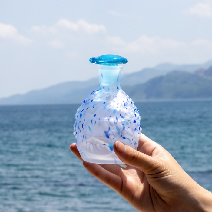新品Okura China 青花 花瓶と、おまけ北一硝子醤油さし 新品Okura China 青花 花瓶と、おまけ北一硝子醤油さし - メルカリ