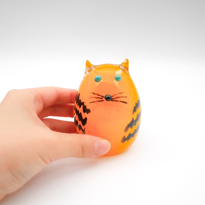 ギターにじゃれるねこちゃんチャーム　とらねこ ギターにじゃれるねこちゃんチャームとらねこ