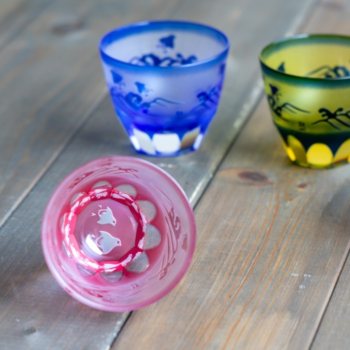 ミラーガラス　カーニバルガラス（仮姓）変形ガラス鉢五個セット　光で変わる色と表情 ガラス細工｜ハリネズミさん｜フォーカートグラスワークス