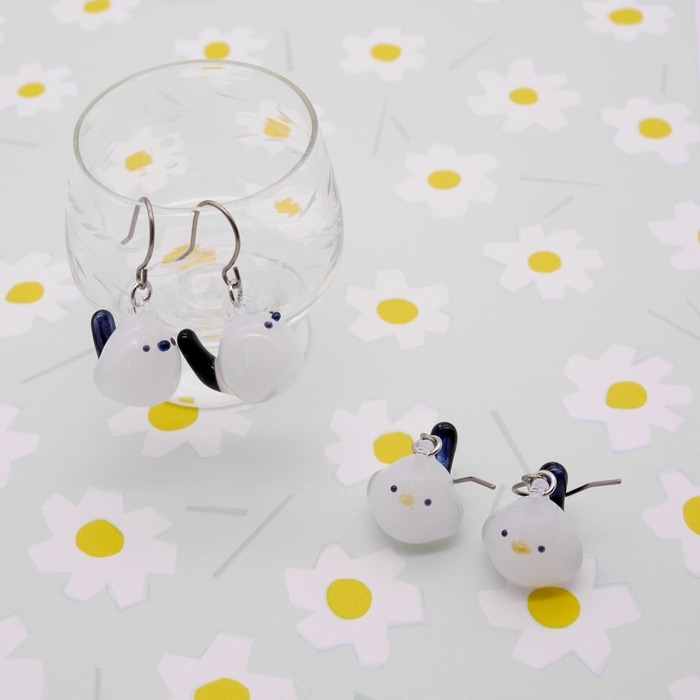 シマエナガピアス/イヤリング(ギフトボックス別売) | 北一硝子