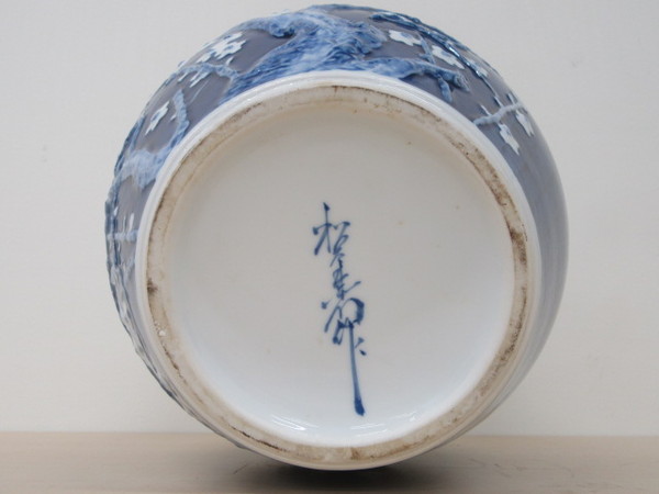 �Ĥ� �� �� �߲��� plum flower in the blue vase