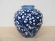 �Ĥ� �� �� �߲��� plum flower in the blue vase