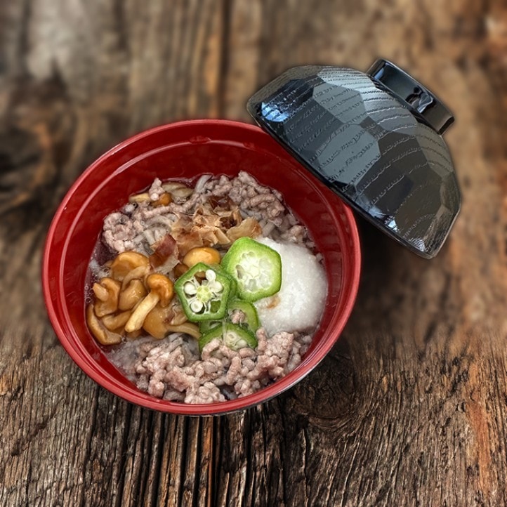 ■年越しわんこのそば　なめこ豚汁