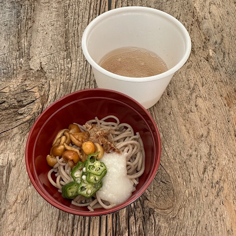 ■年越しわんこのそば なめこ豚汁
