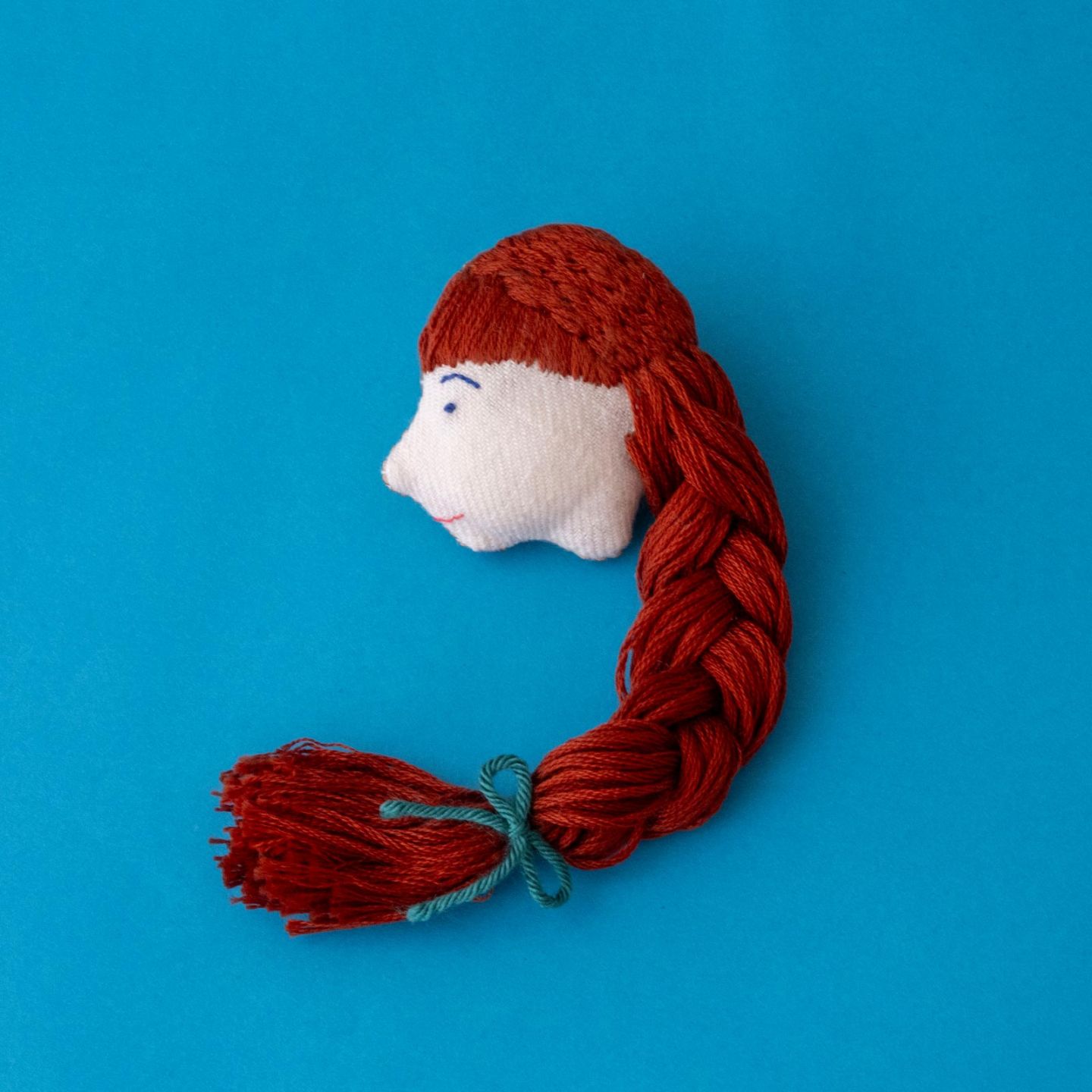 小糸商店/横顔ちゃんブローチ(赤毛･三つ編み)