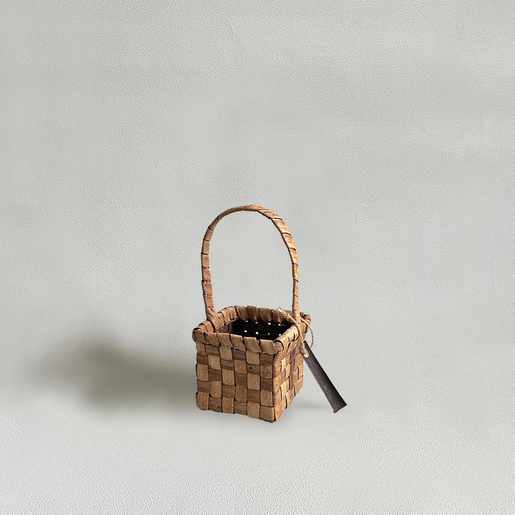 iciri piciri/胡桃おつまみ入れ