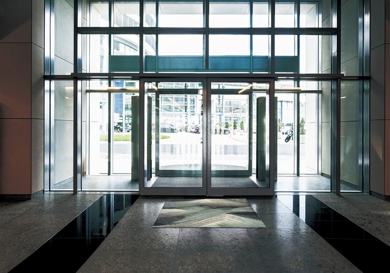 �ڼ��������۸��إޥåȡ����ե����ѥޥå� Office & Decor Brush / �֥�å��� 120��160cm