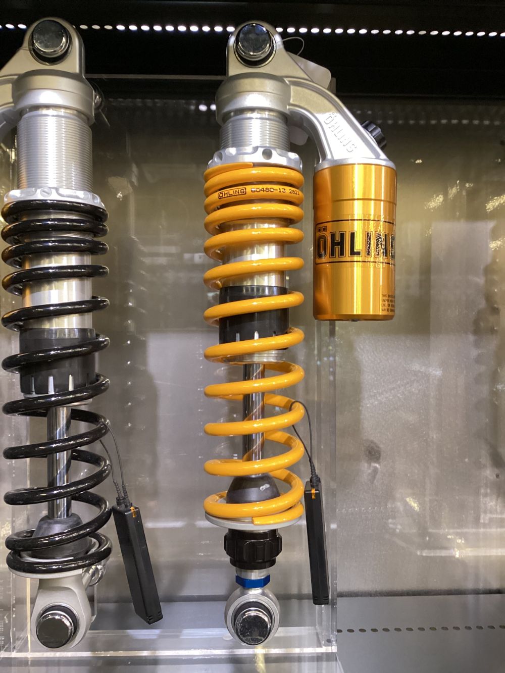 S36PR1C1L | リアサスペンション オーリンズ OHLINS リアショック