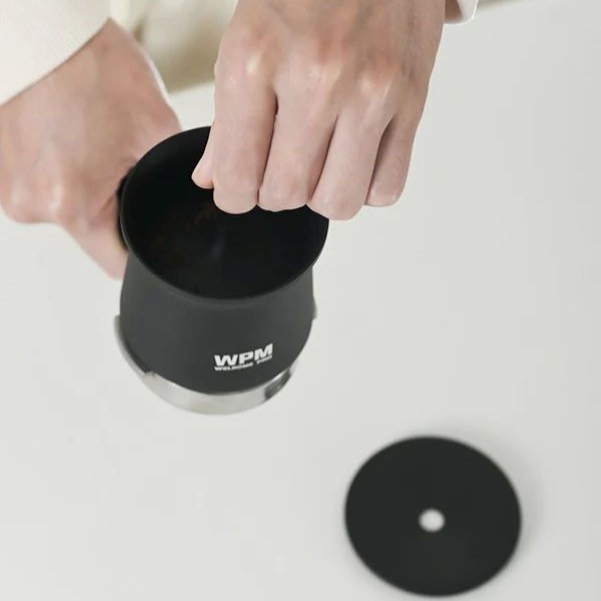 WPM (ダブリューピーエム) Magnetic Dosing Cup (58mm) ブラック