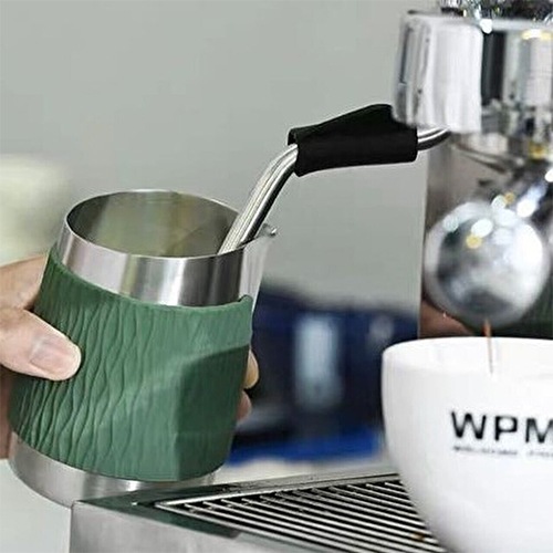 WPM (ダブリューピーエム) ハンドルレス ミルクピッチャー HC7106LG-1 450mL ラウンドスパウト ライムグリーン