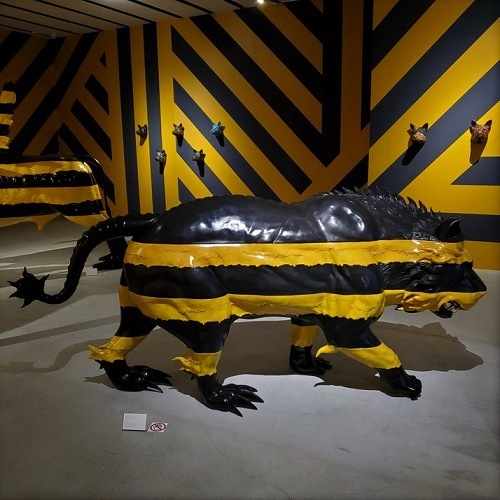 Ronald Ventura　オリジナルTシャツ《ハイパービースト》