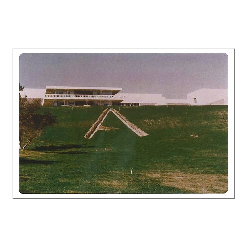 宮坂了作 〈A・ファイア・フェスティバル Aの形に穴を掘る〉 ポストカード