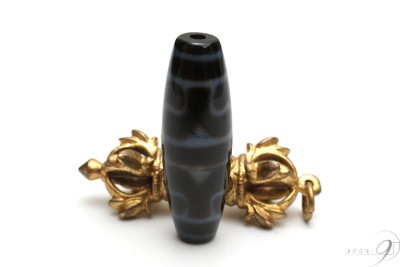 【黒朱砂　四線虎牙蓮花天珠　約36mm×12mm】【メール便不可】|ストレス・癒し|朱砂天珠（しゅさてんじゅ）朱砂 辰砂 シナバー