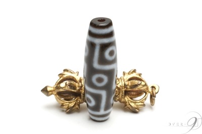 【至純天珠　4Aランク　九眼天珠　約38mm×12mm】【メール便不可】【D】r |一粒単位|九眼天珠（クガンテンジュ）