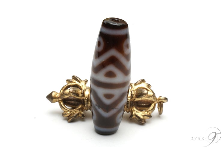 超珍品激レア‼︎ 老礦石　金剛虎牙六眼天珠　黒朱砂　最強の魔除け　マニア向け 超珍品激レア‼︎ 老礦石 金剛虎牙六眼天珠 黒朱砂 最強の魔除け マニア