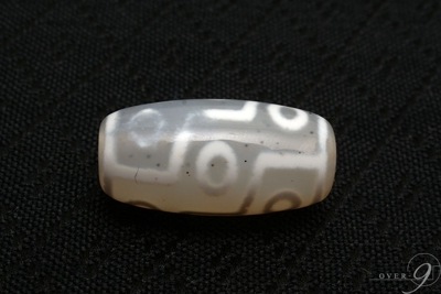 【黒朱砂　老玉髄　白 九眼天珠　約20mm×10mm】【メール便不可】r|一粒単位|九眼天珠（クガンテンジュ）