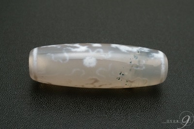 【鉱物入り】【老玉髄　白　宝珠　双皇帝龍天珠　約37mm×12mm】【メール便不可】r|一粒単位|皇帝龍天珠（龍神天珠）