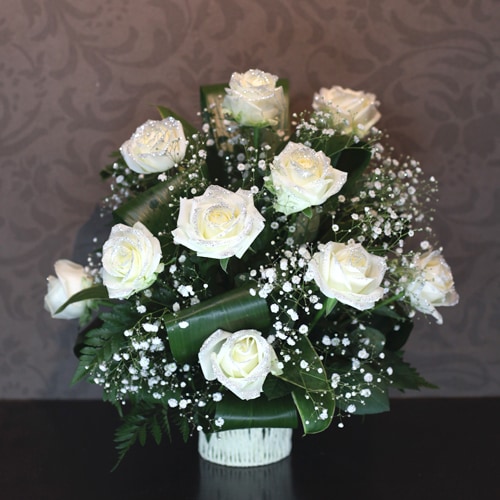 キラキラ白いバラ10本とキラキラかすみ草のアレンジメント | バラ