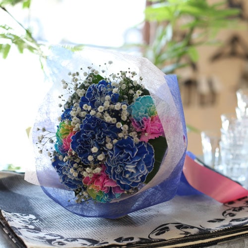 レインボー 青カーネーションとキラキラかすみ草のブーケ バラ 生花 レインボーカーネーション 花束 Roseshop 青いバラ レインボーローズの専門店 レインボー 青カーネーションとキラキラかすみ草のブーケ バラ 生花 レインボーカーネーション 花束 Roseshop 青いバラ レインボーローズの専門店