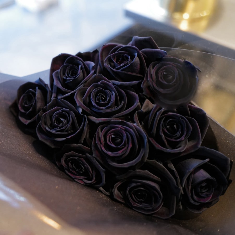 reonyan様黒6枚、青薔薇5枚 黒薔薇 11本の花束 | バラ・生花,黒薔薇,花束 | ROSESHOP 青いバラ