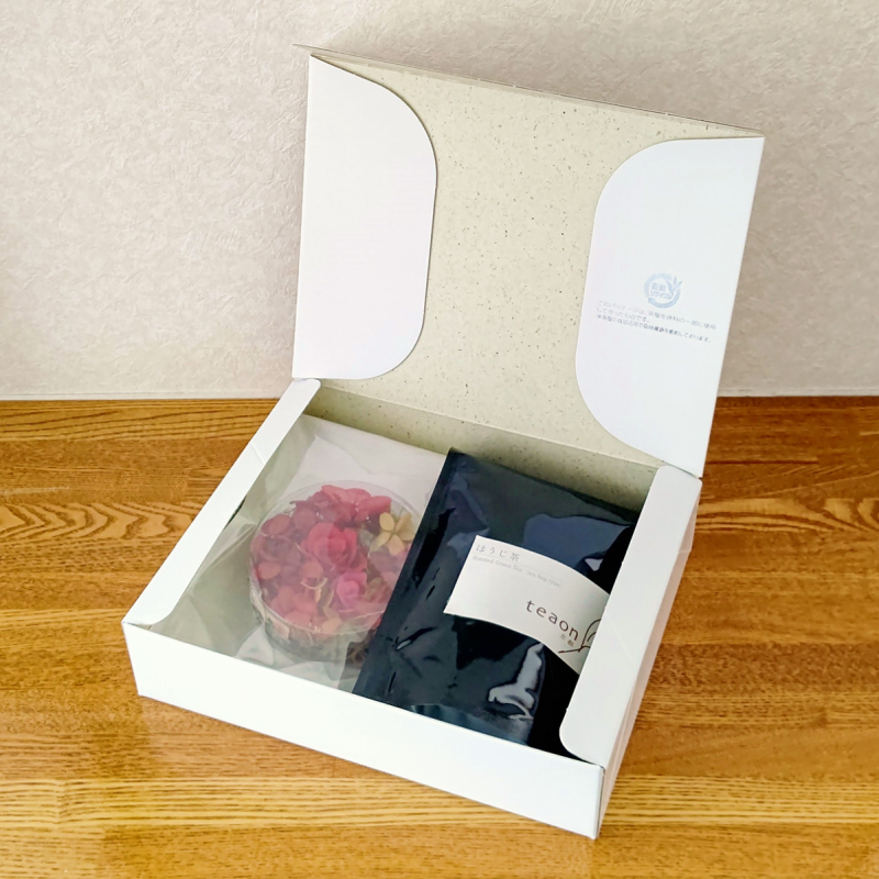 ほうじ茶ティーバッグ(22個入)とプリザーブドフラワー(イエロー・グリーン系)　ギフトセット 宇治茶 ティーバッグ 誕生日 お誕生日 バレンタイン