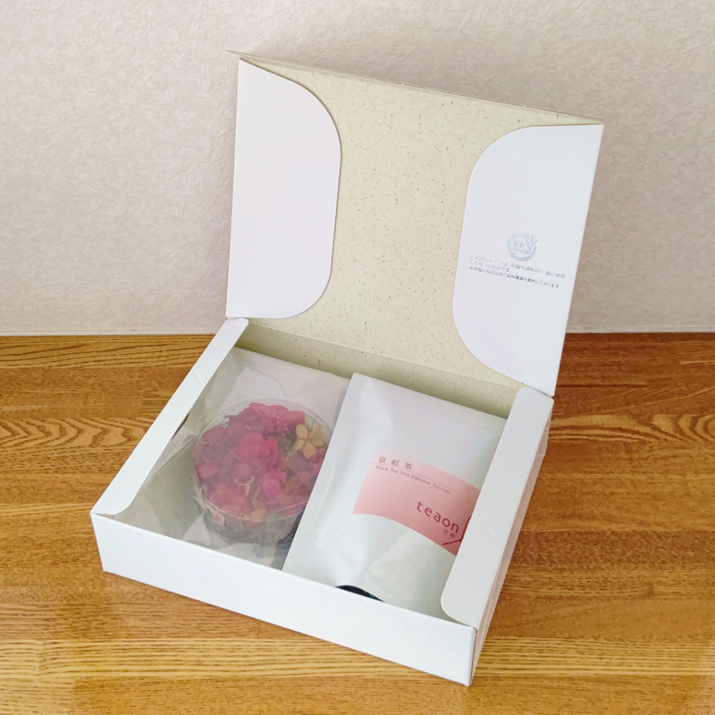 京紅茶(70g入)とプリザーブドフラワー(イエロー・グリーン系)　ギフトセット 宇治茶 茶葉 誕生日 お誕生日 御中元