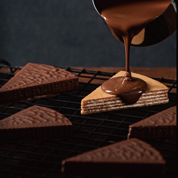 �ڴ��ָ���ۥ����ե졼��ߥ� G8S��L-1�ˡ��ݥ������������Ƥ����Ϥ˥Х˥饯�꡼��򥵥�ɡ���̣�������祳�졼�Ȥǥ����ƥ���