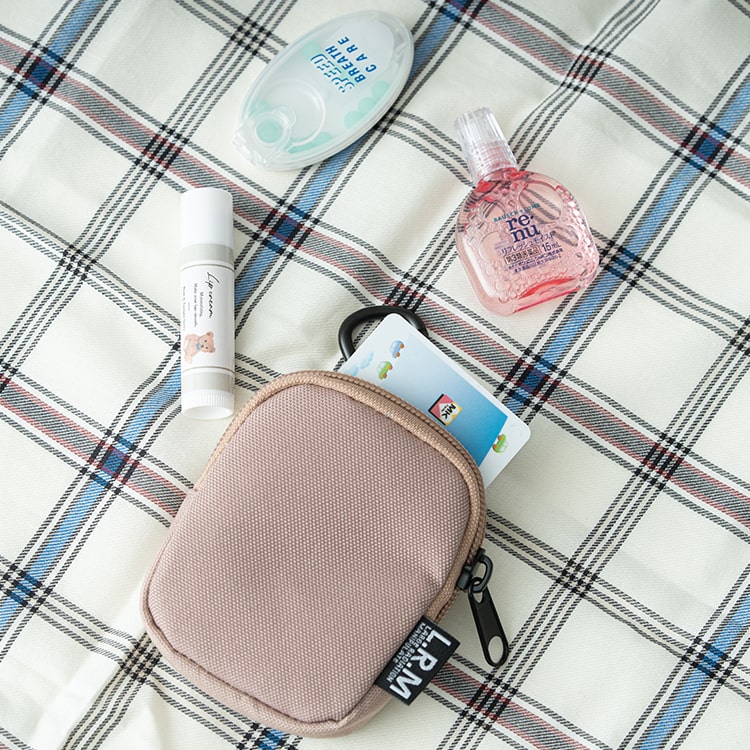 ポーチ 小物入れ 小さめ ミニポーチ ブランド L.R.M カラビナ付き レディース メンズ おしゃれ かわいい パスケース 小銭入れ 定期入れ コインケース シンプル カジュアル プレゼント ギフト