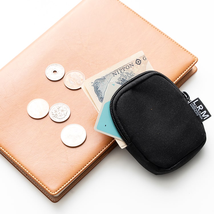 ポーチ 小物入れ 小さめ ミニポーチ ブランド L.R.M カラビナ付き レディース メンズ おしゃれ かわいい パスケース 小銭入れ 定期入れ コインケース シンプル カジュアル プレゼント ギフト