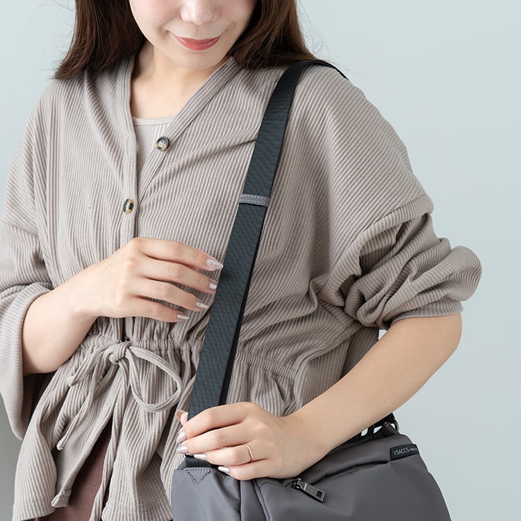 ショルダーバッグ レディース ブランド イザックヴーエ Y'SACCS vous et 小さめ ミニショルダーバッグ 斜め掛け おしゃれ 大人 軽量 a5 撥水 軽量 ナイロン かわいい ペットボトル 犬 散歩バッグ 通勤 通学 仕事 旅行 30代 40代 50代 プレゼント ギフト