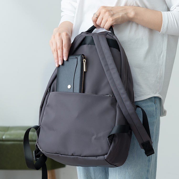 リュック レディース ブランド イザックヴーエ Y'SACCS vous et 大容量 a4 軽量 ナイロン 撥水 通勤 通学 旅行 pc 13インチ マザーズバッグ かわいい おしゃれ 大人 背面ポケット 学生 ビジネス 上品 きれいめ 30代 40代 50代 プレゼント ギフト